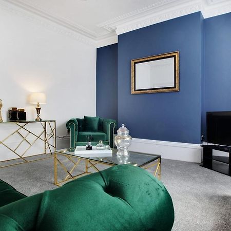 סנדרלנד Stunning 4-Bedroom, 2 Bathrooms In Sunderland מראה חיצוני תמונה