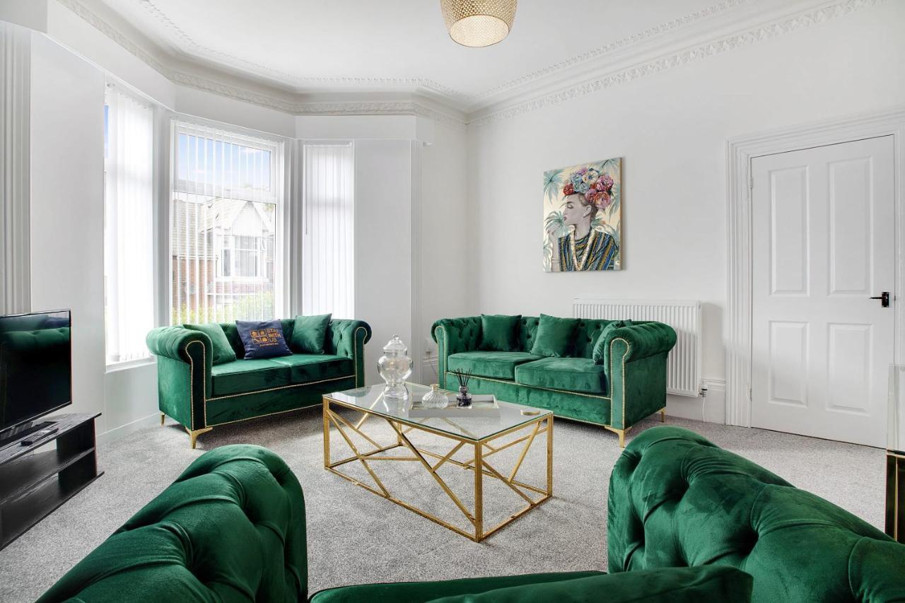 סנדרלנד Stunning 4-Bedroom, 2 Bathrooms In Sunderland מראה חיצוני תמונה