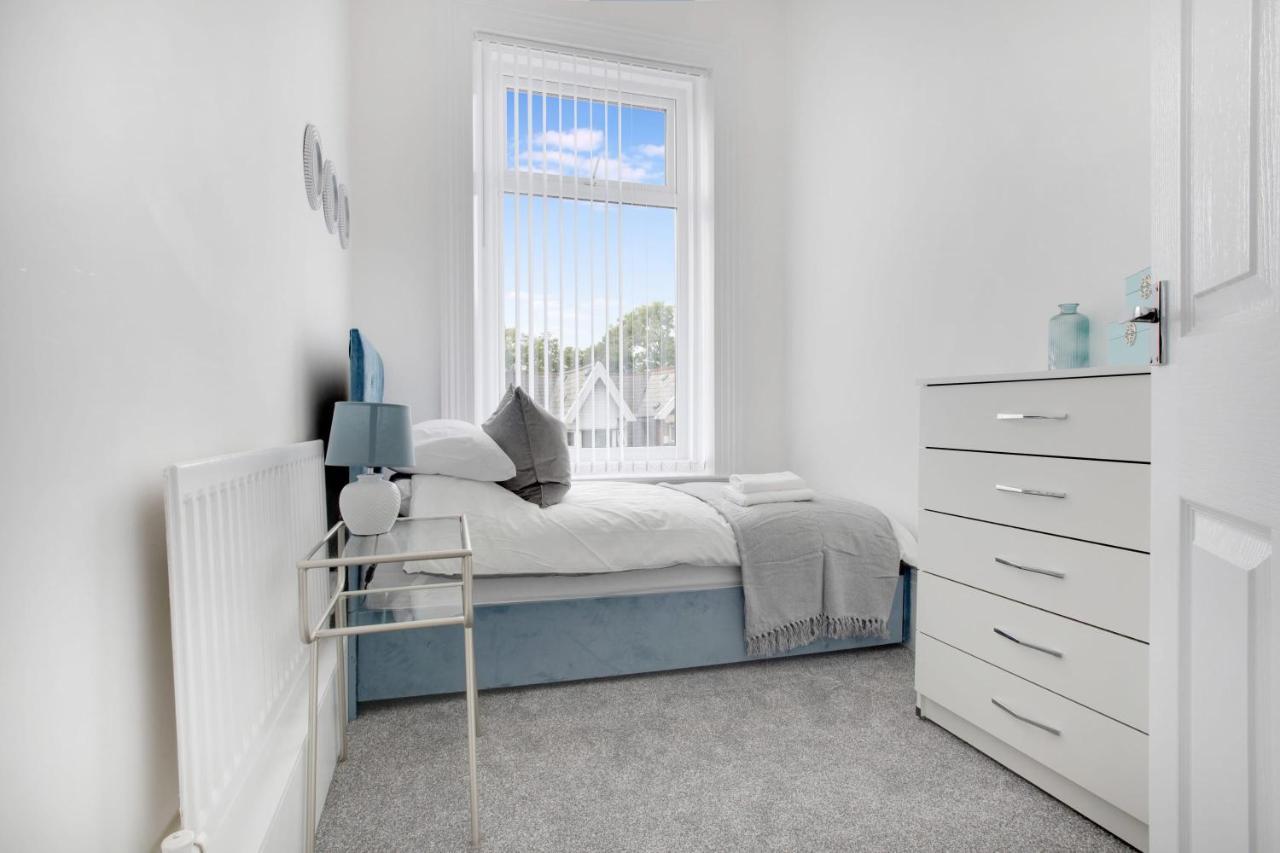 סנדרלנד Stunning 4-Bedroom, 2 Bathrooms In Sunderland מראה חיצוני תמונה