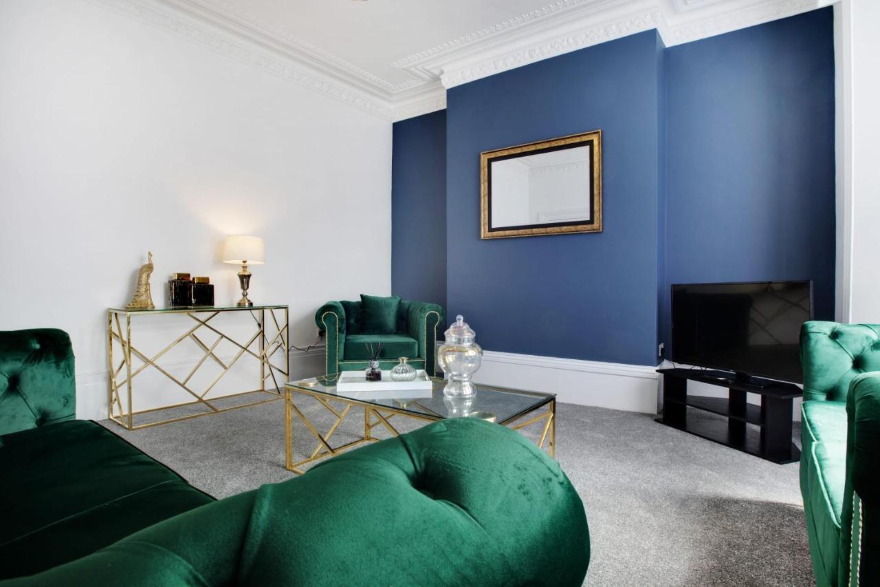 סנדרלנד Stunning 4-Bedroom, 2 Bathrooms In Sunderland מראה חיצוני תמונה