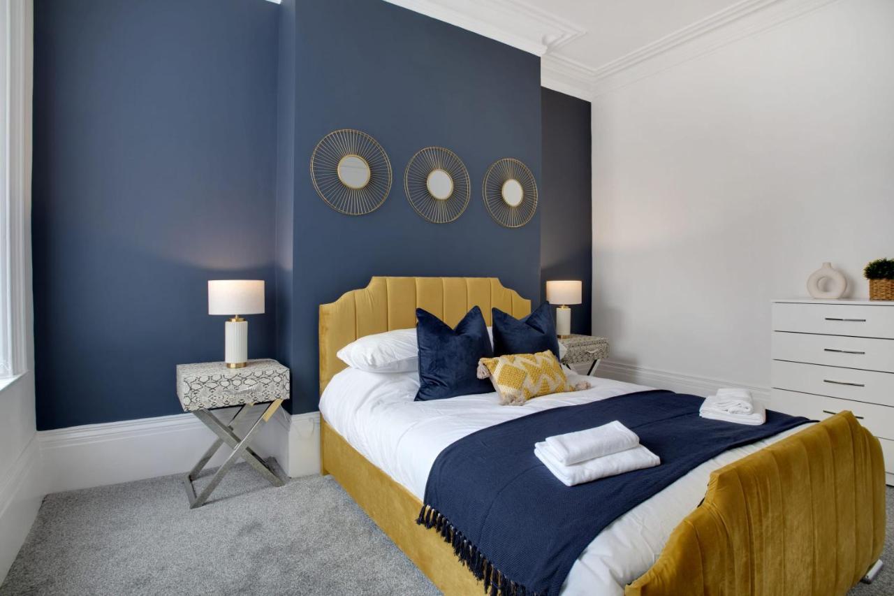 סנדרלנד Stunning 4-Bedroom, 2 Bathrooms In Sunderland מראה חיצוני תמונה