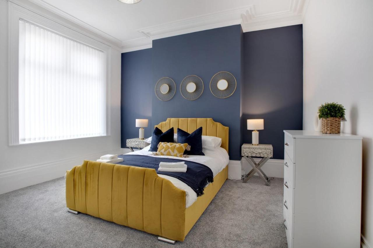 סנדרלנד Stunning 4-Bedroom, 2 Bathrooms In Sunderland מראה חיצוני תמונה